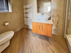En-suite- click for photo gallery